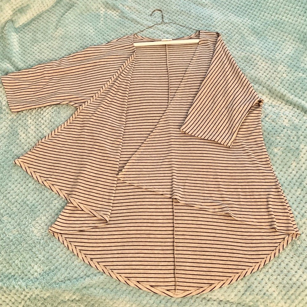 Gray w black stripes Lularoe Lindsay kimono, Small
